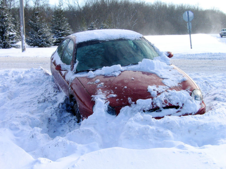 Car-Stuck-in-Ice-without-Traction