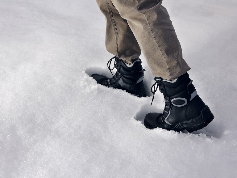 which boots you can walk on ice with 