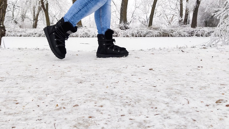 How Much Ice Is Safe To Walk On