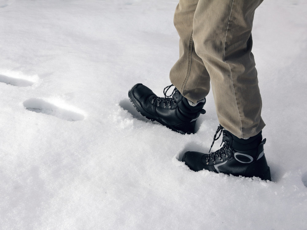 Best traction agent to walk on ice without slipping