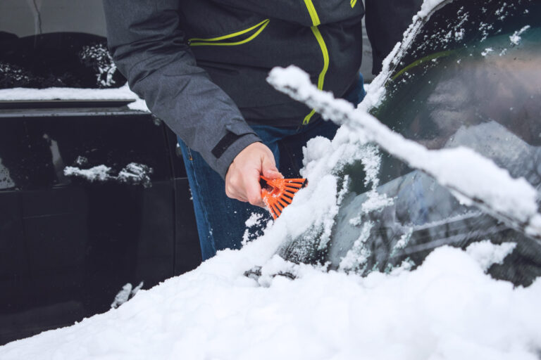 Winter-driving-safety-tips-and-emergency-kit-for-cars