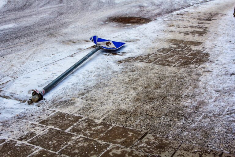 Choosing the Right Ice Melt for Concrete Surfaces (2)