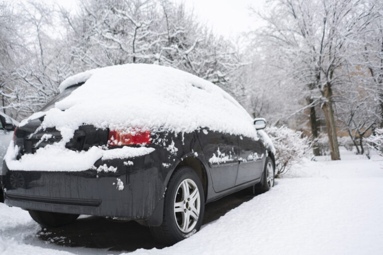 Step-By-Step-Guide-How-To-Put-On-Tire-Chains-Safely
